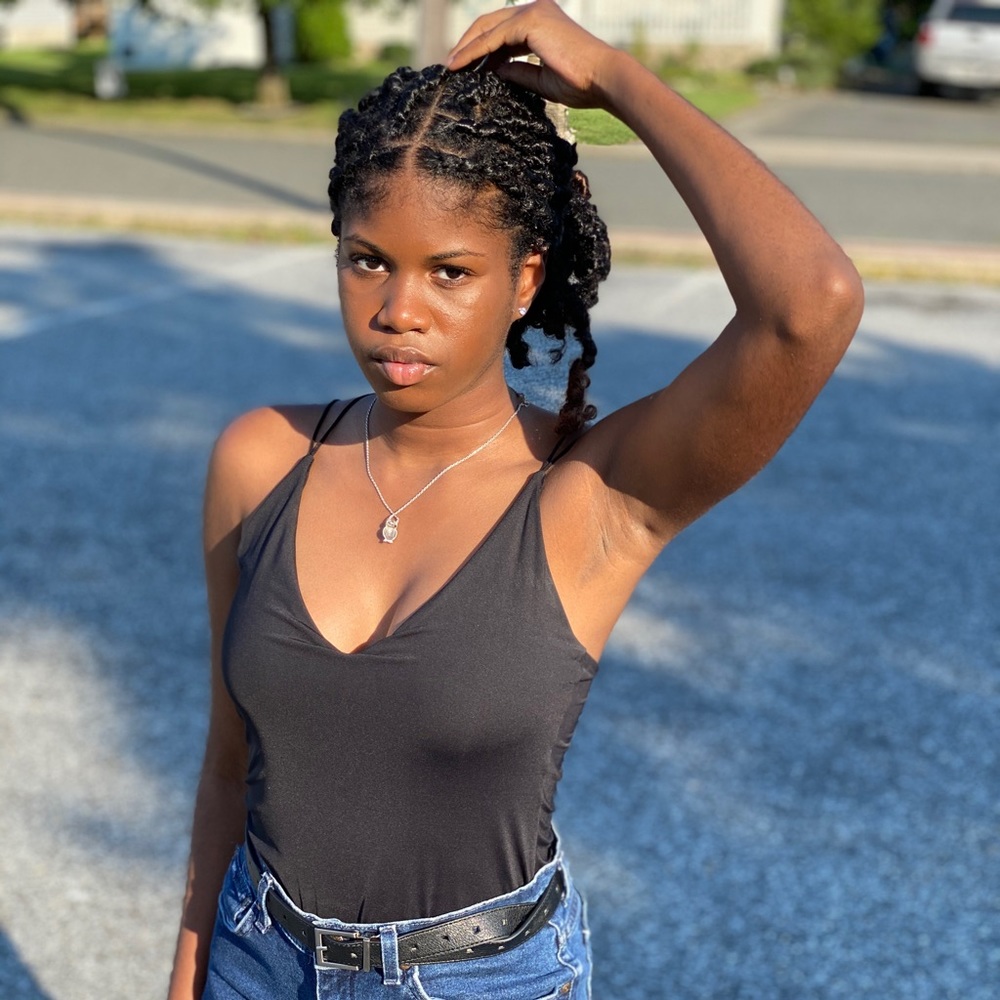 Meet your Posher, Taina